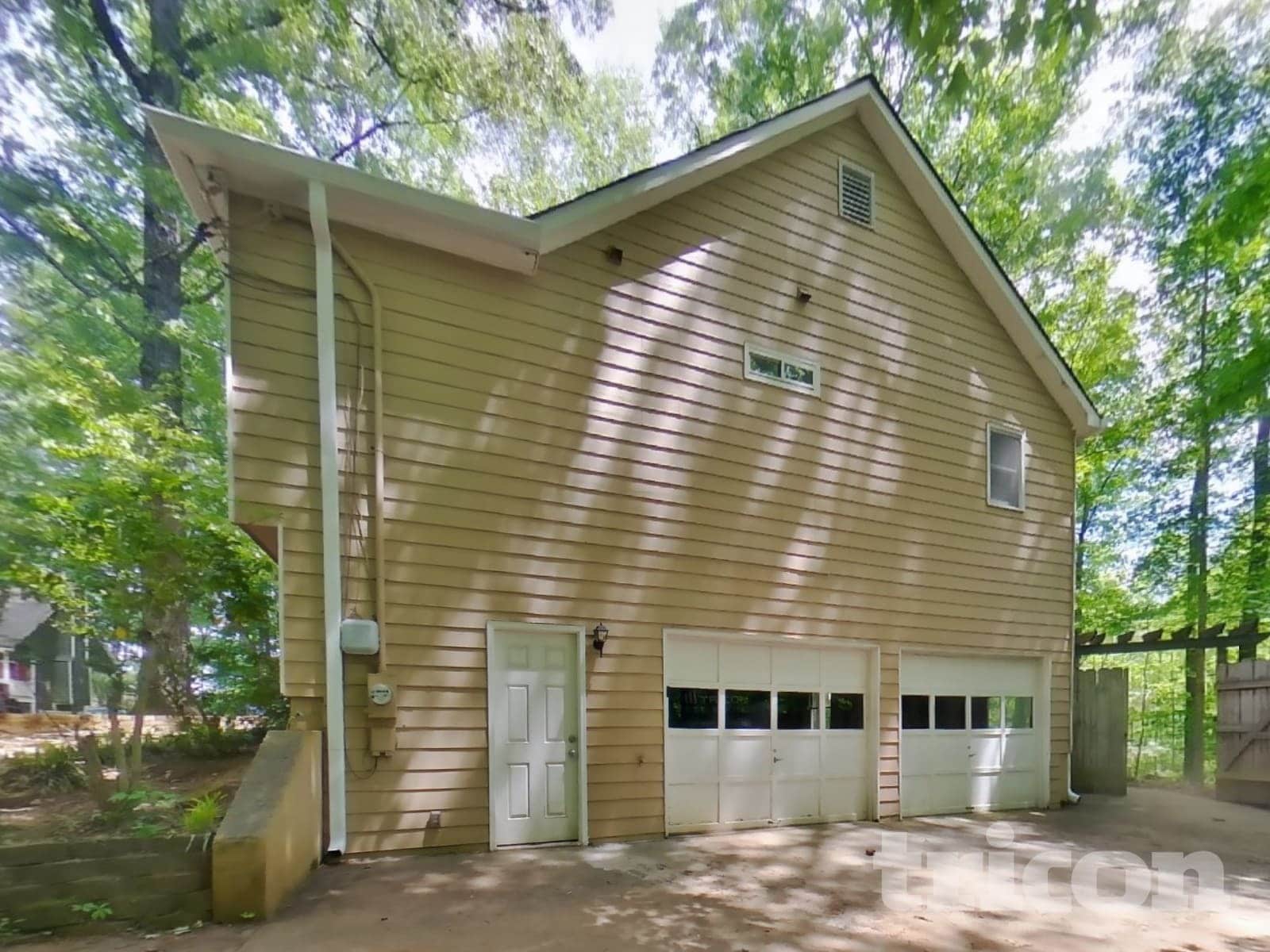 Building Photo - 450 Amsterdam Way