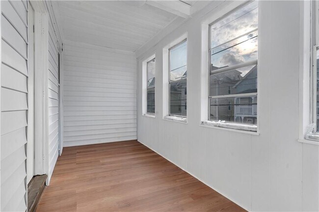 Building Photo - 135 Illinois St