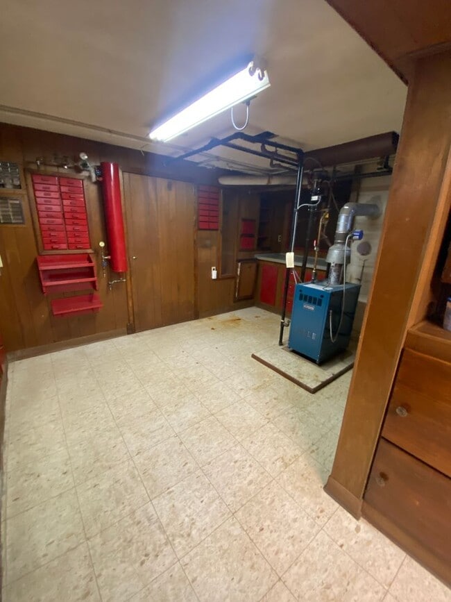 Building Photo - Cozy Home with Double Stall Garage