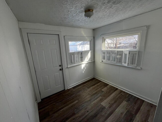 Building Photo - 556 Southwood Ave