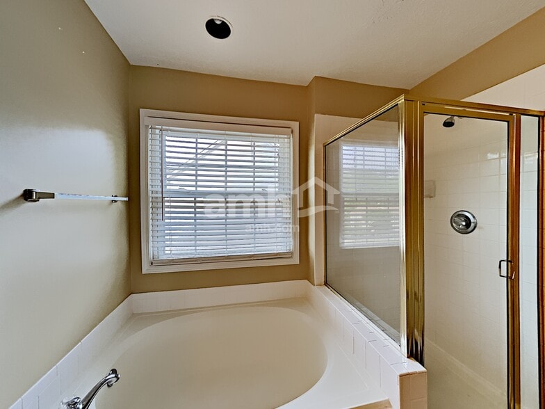 Building Photo - 1454 Chamirey Dr SW