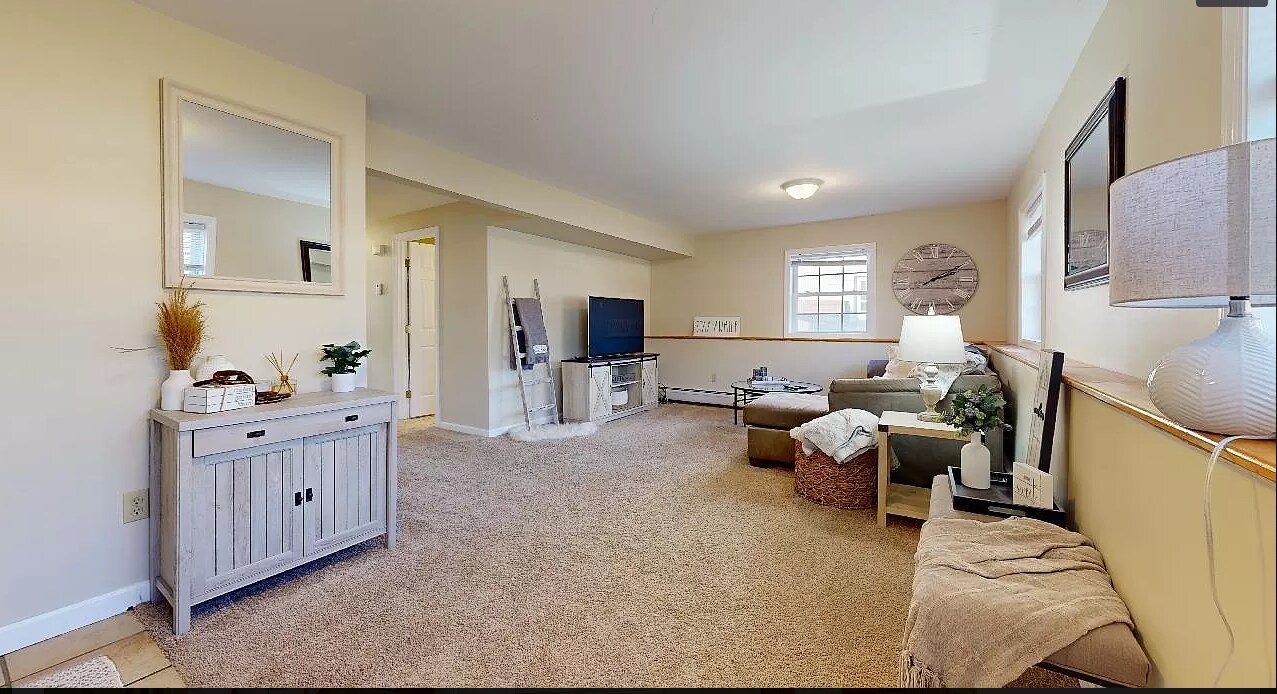 Building Photo - 10 Southview Dr