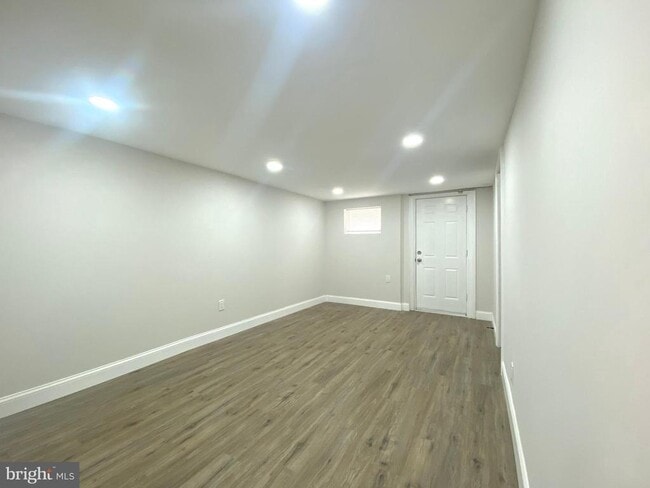 Building Photo - 1319 Rainer Rd