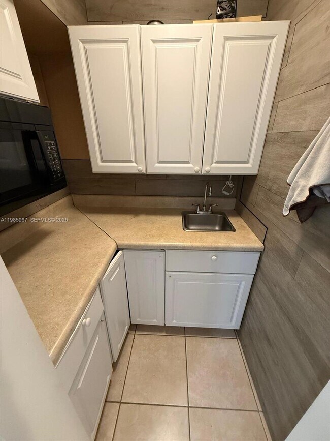 Building Photo - 633 Mokena Dr