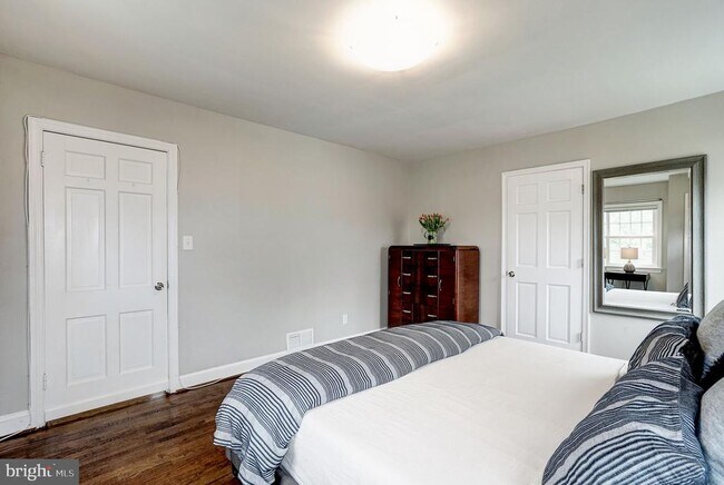 Building Photo - 5724 27th St NW