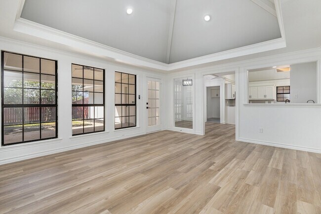 Building Photo - 922 Sycamore Creek Rd