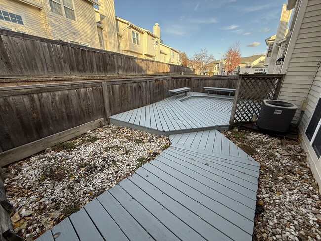 Building Photo - 612 Newbury Ln