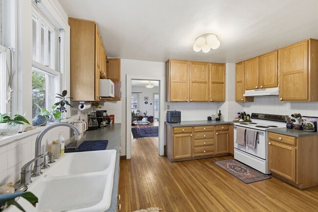 Building Photo - Charming 2 Bed 1 Bath House in Old Town!