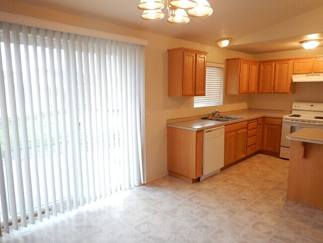 Building Photo - 3 Bedroom, 2 Bathroom North of Prineville - Fenced Back Yard - Available soon!