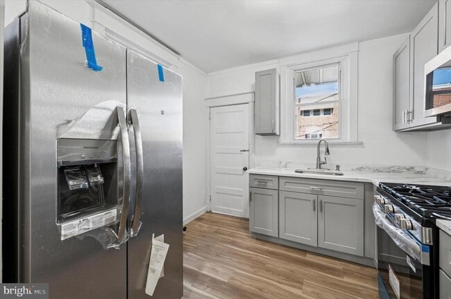 Building Photo - 703 N 66th St