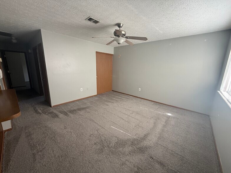Building Photo - 2710 Charles Dr