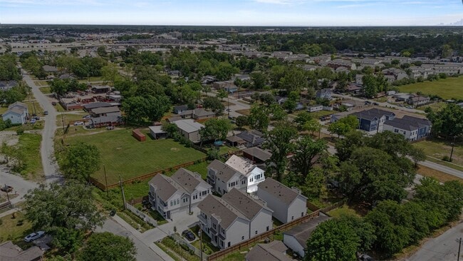 Building Photo - 853 Prosper St