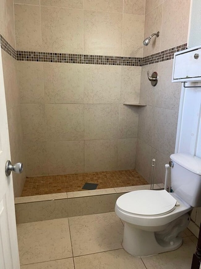 Building Photo - 3944 W Bethany Home Rd