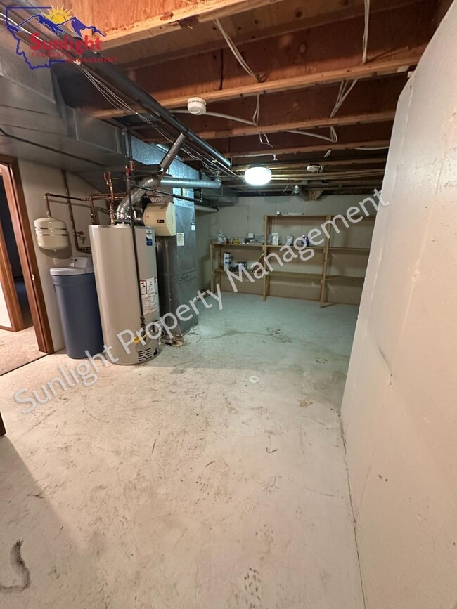 Building Photo - 4-Bedroom Retreat with 3.5 Baths in Billings – 4,378 Sq. Ft. of Comfort on Rimrock Road!