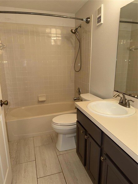 Building Photo - 550 Cranes Way