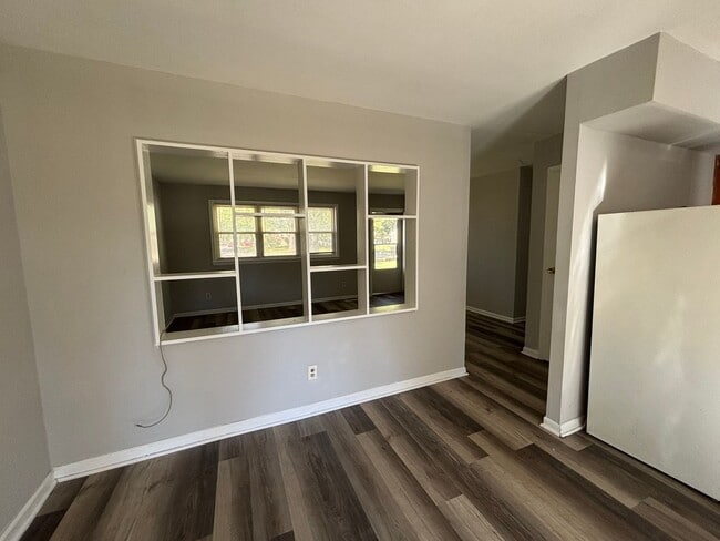 Building Photo - 3-Bedroom Ranch with New Floors, Backyard,...