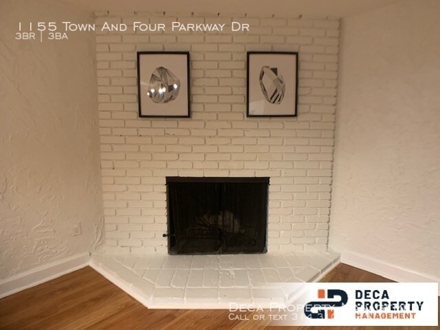 Building Photo - 3 Bedroom Townhome