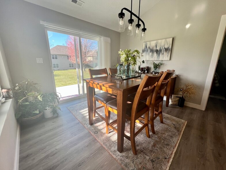 Dining - 725 Melendy Ln