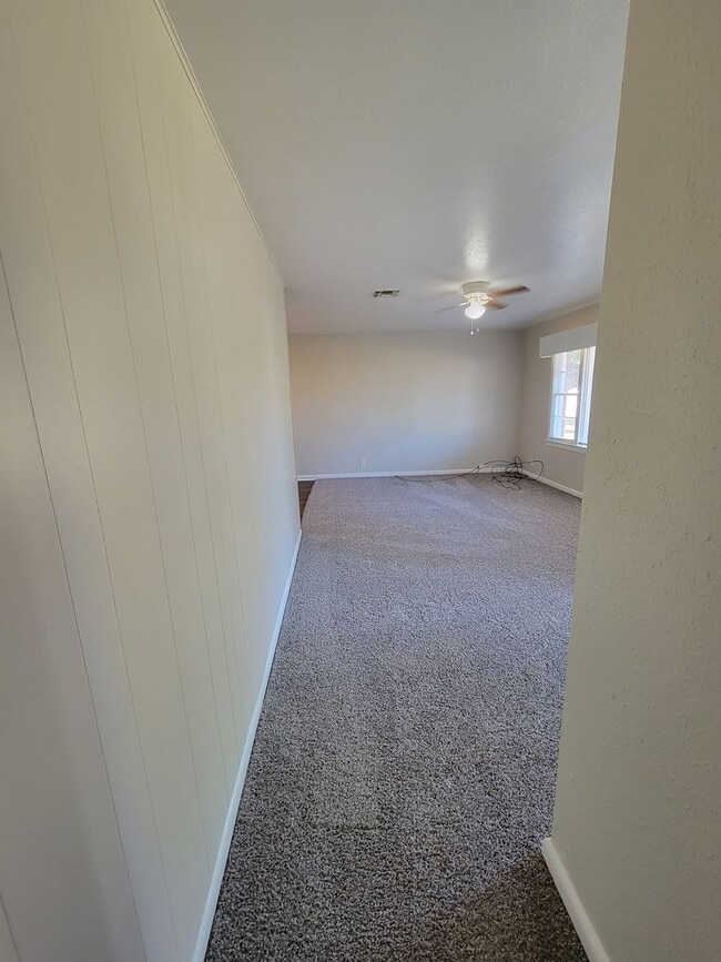 Building Photo - 3 Bedroom 1 Bath Home