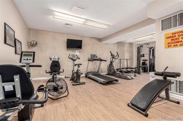 Building Photo - 2301 E Fremont Ave