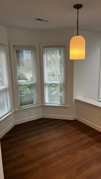 Building Photo - 601 Queens Rd