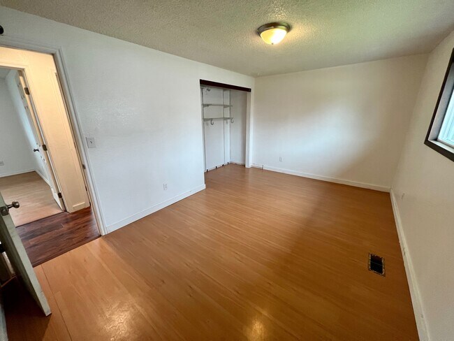 Building Photo - 990 Janes Rd