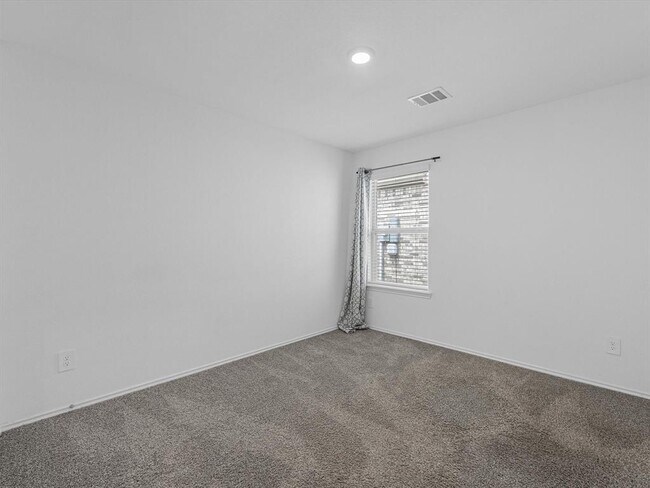 Building Photo - 16821 Short Pnes Dr