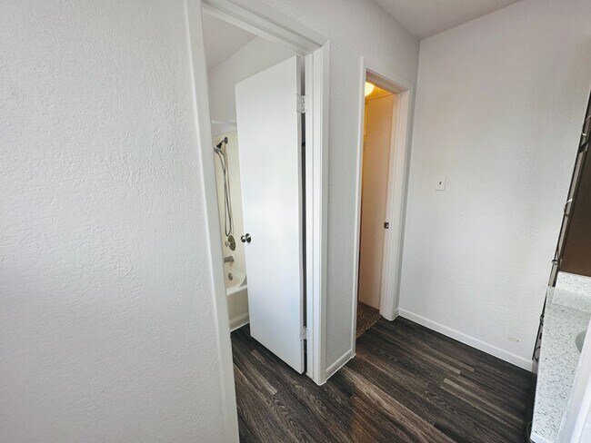 Building Photo - 152 RIDGE