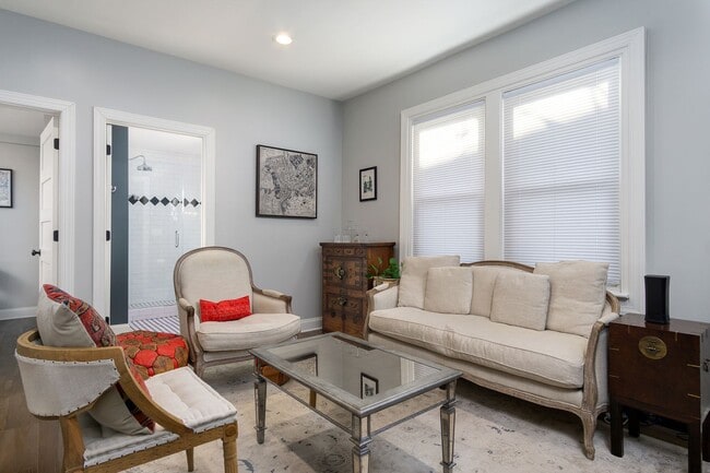 Building Photo - Montford Furnished Rental