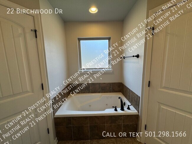 Building Photo - 22 Birchwood Dr