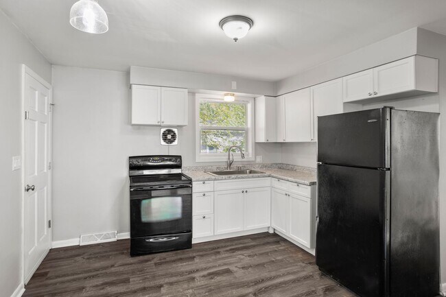 Building Photo - 120 Gruenwald Ave