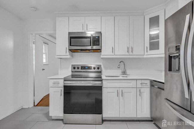 Building Photo - 14 College Dr