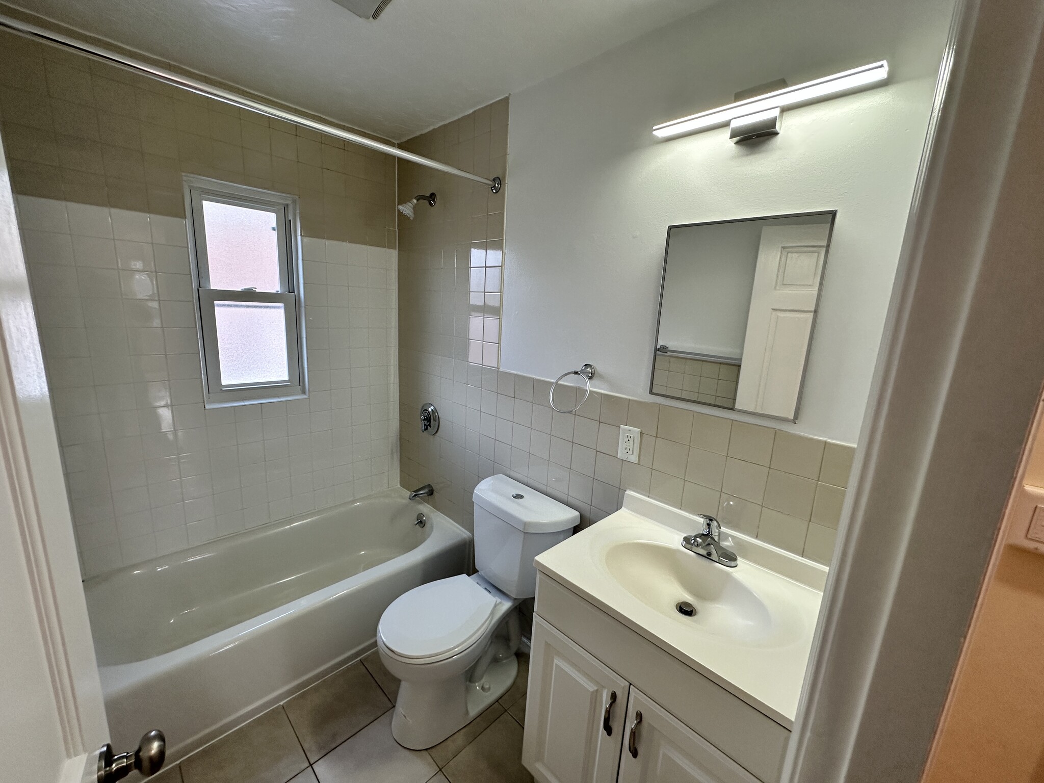 Building Photo - 20 Bishop Rd