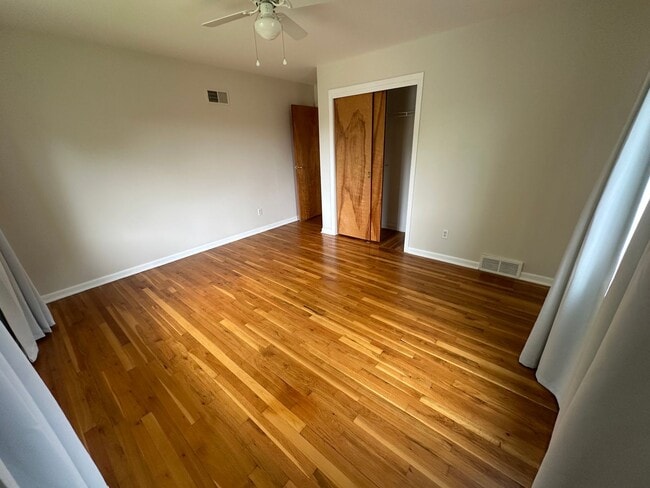 Building Photo - Fantastic Location!  Single-family house close to Upper Arlington and Riverside Hospital