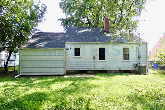Building Photo - 3453 St Bernard Dr