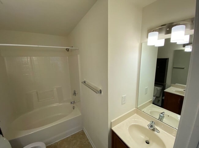 Building Photo - Lovely townhouse in fantastic Durham locat...