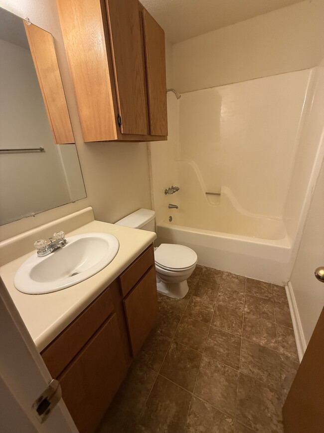 Building Photo - 100 A Ruth Cove