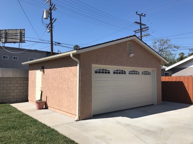 Building Photo - MOVE-IN READY 3+2 w/open floorplan