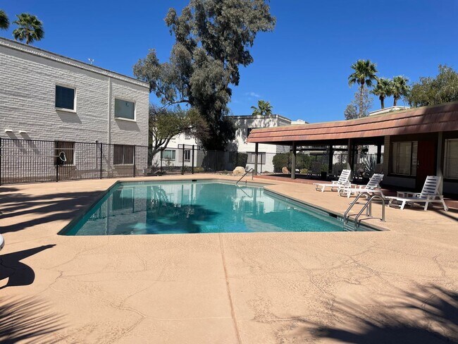 Building Photo - Remodeled 2 Bed / 2 Bath in Lovely Community – Pool, Covered Parking & Great Location