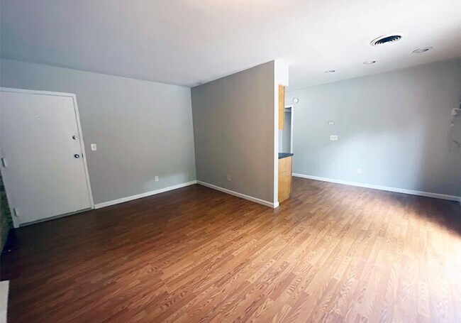 Building Photo - 545 Lowell Ave