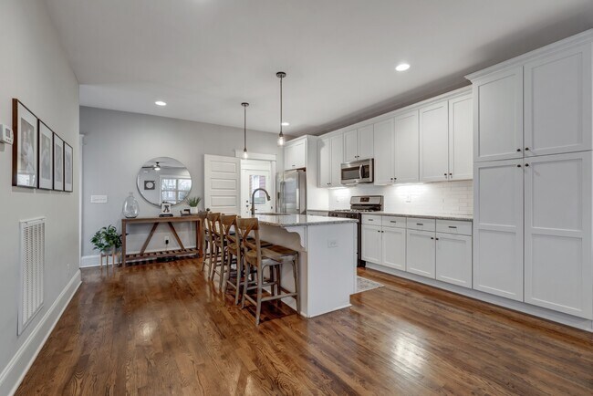 Building Photo - 1302A Stainback Ave