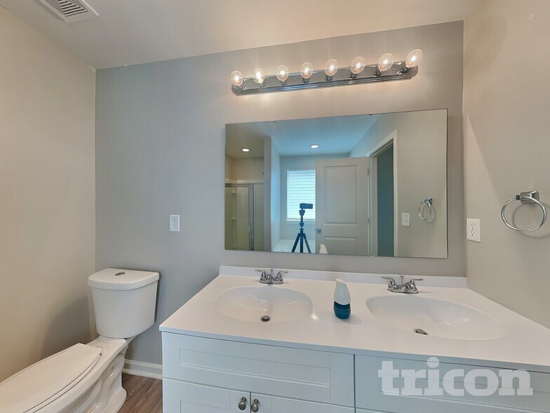 Building Photo - 416 Rook Rd