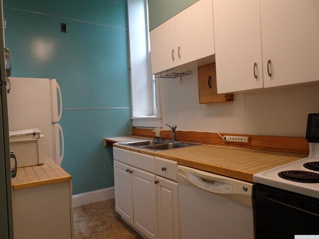 Building Photo - 549 NY-23B
