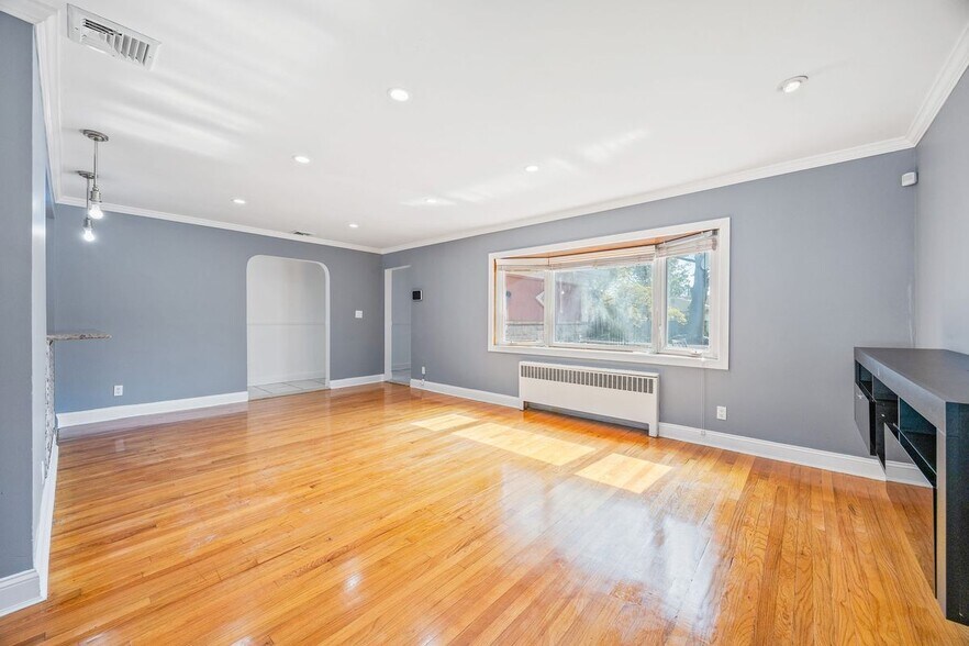 Building Photo - 2282 Baylis Ave