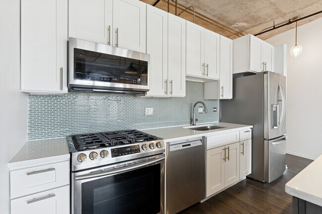 Building Photo - 6 S Laflin St
