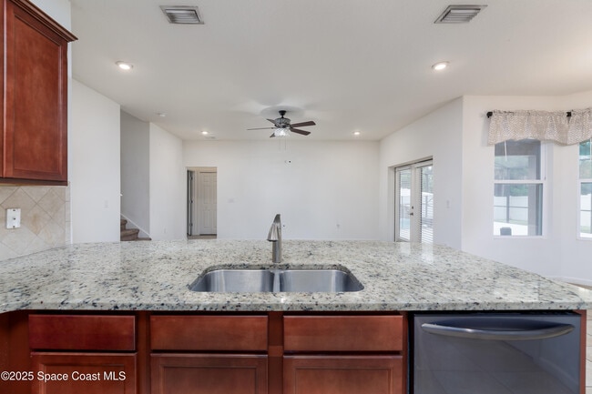 Building Photo - 632 Stonebriar Dr
