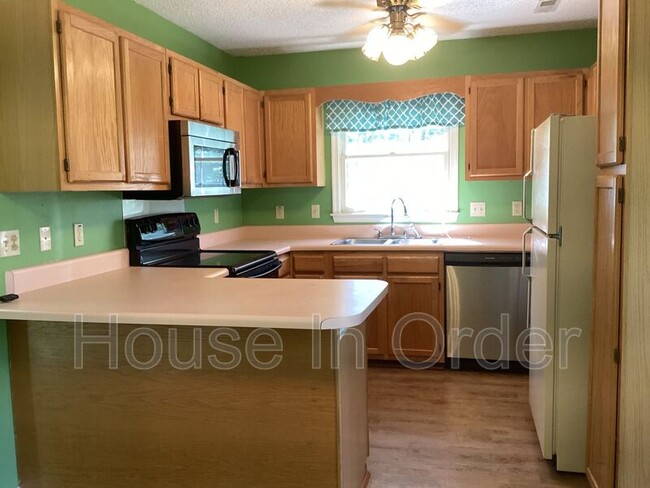 Building Photo - 108 Hyacinth Ln