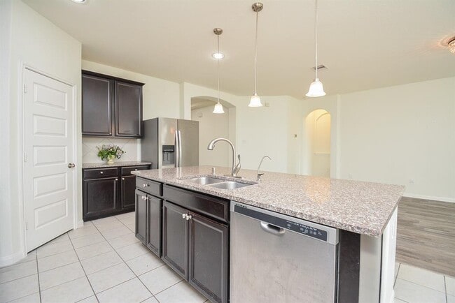 Building Photo - 22211 Weller Oaks Dr
