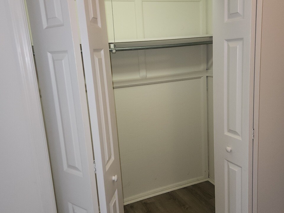 Closet - 15 W Oakland Ave