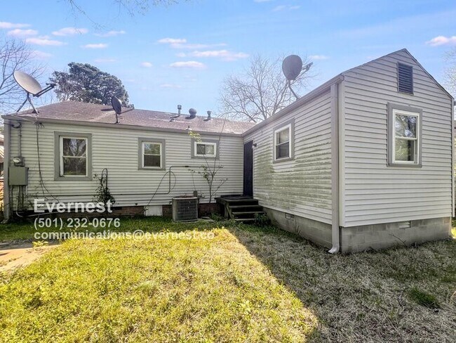 Building Photo - 1320 Adams St